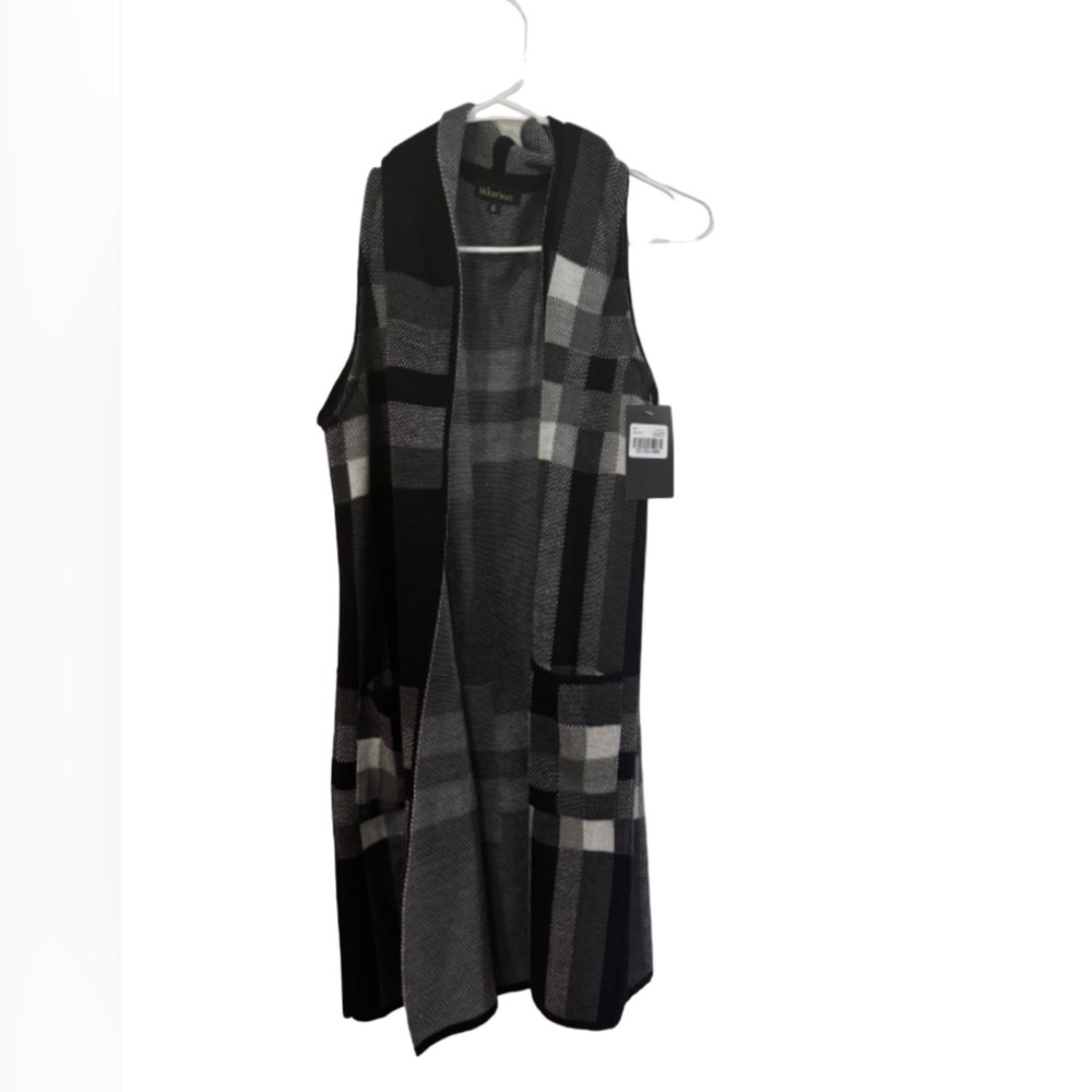 Sleeveless plaid cardigan